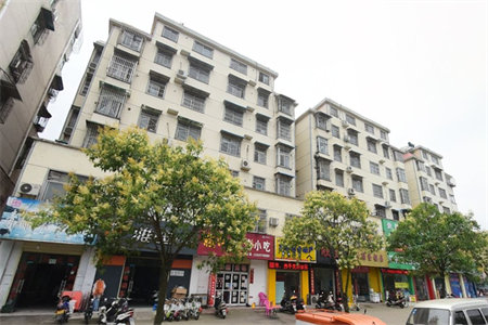 阳光河畔4室2厅2卫正房180车库25